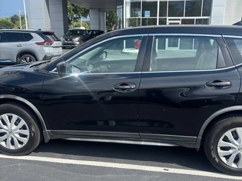 Used 2017 Nissan Rogue S FWD image 5