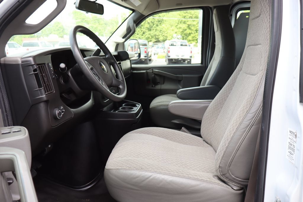 Used 2019 Chevrolet Express 2500 w/ Driver Convenience Package RWD image 7