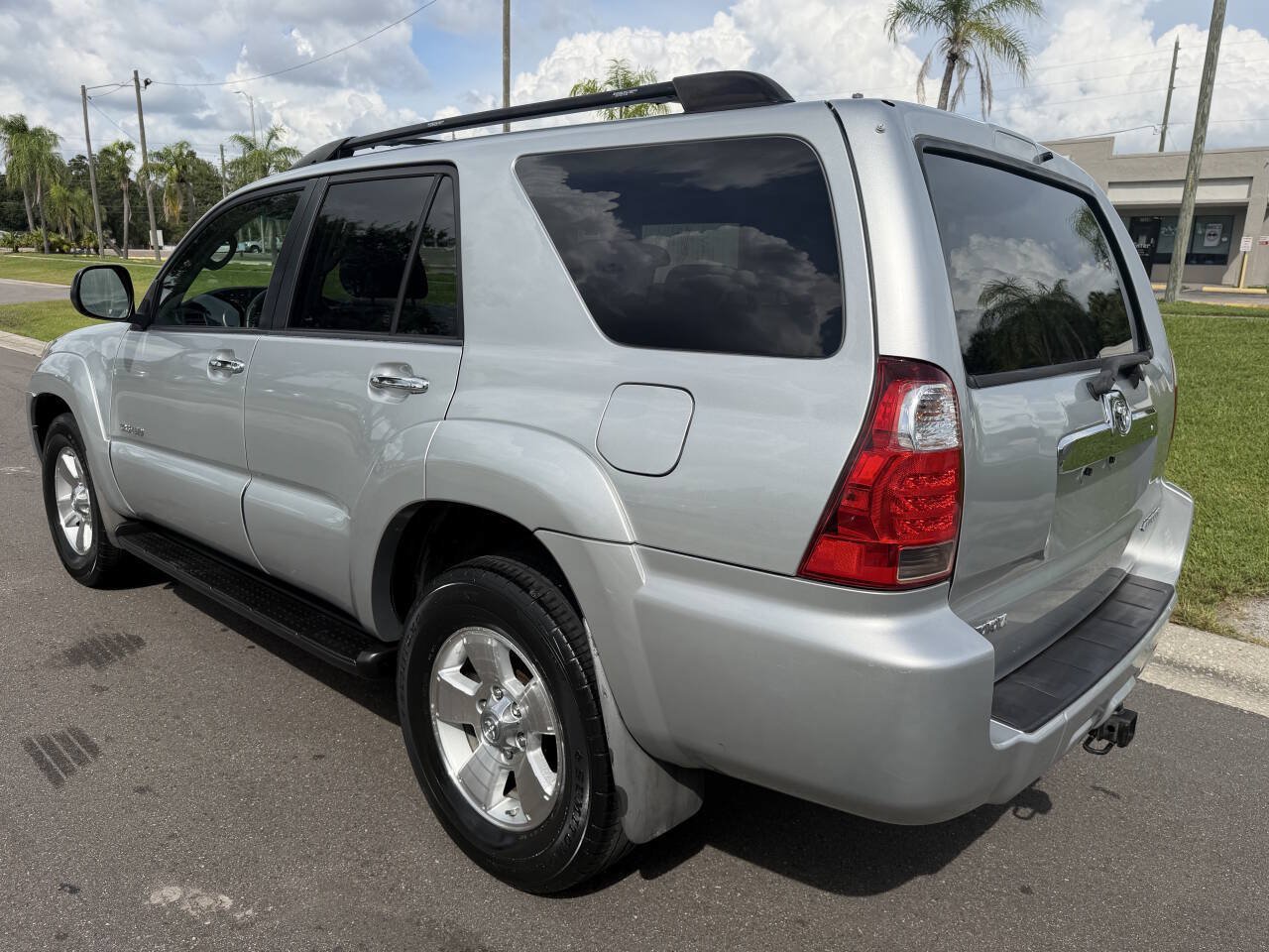 Used 2008 Toyota 4Runner SR5 w/ SR5 Extra Value Pkg 1 AWD/4WD image 5
