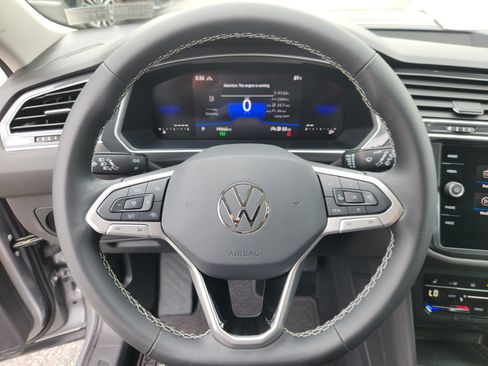 Certified 2024 Volkswagen Tiguan SE AWD/4WD image 9