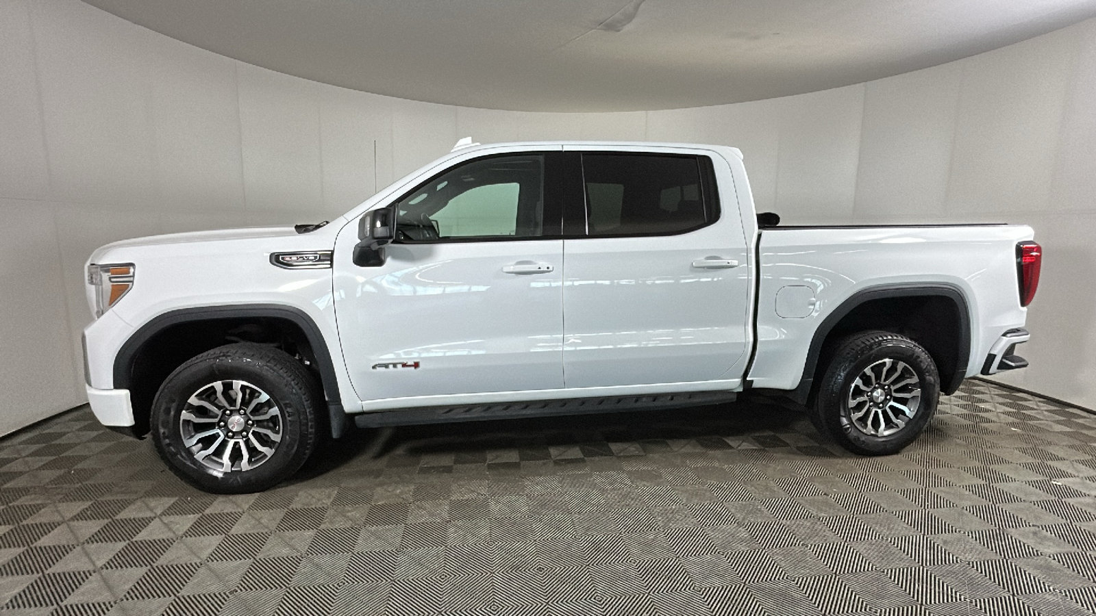 Used 2022 GMC Sierra 1500 AT4 w/ AT4 Premium Package AWD/4WD image 8