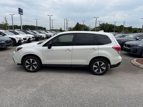 Used 2017 Subaru Forester 2.5i AWD/4WD image 11