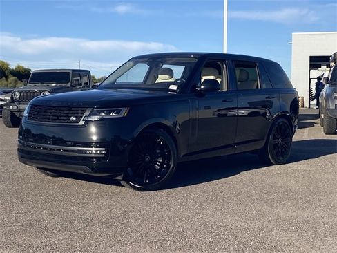 Used 2023 Land Rover Range Rover Long Wheelbase SE image 2