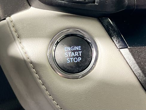 Used 2017 Toyota RAV4 Limited image 24