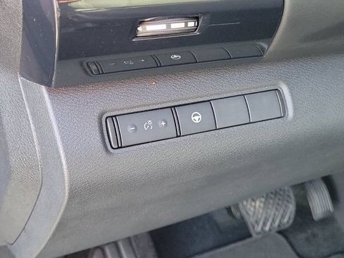 Used 2022 Nissan Pathfinder SV FWD image 18