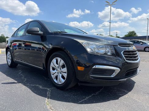 Used 2015 Chevrolet Cruze LS FWD image 3