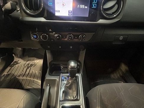 Used 2016 Toyota Tacoma TRD Off-Road w/ Towing Package image 12