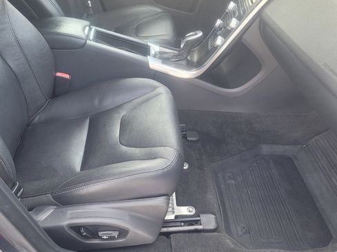 Used 2015 Volvo XC60 T6 Platinum w/ Climate Package image 24