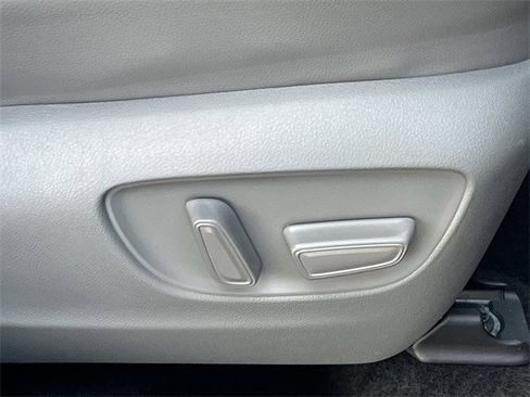 Used 2024 Toyota Highlander XLE image 31