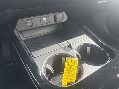 Used 2025 Toyota Prius Plug-In Hybrid image 30