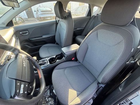 Used 2025 Kia K4 LXS image 37