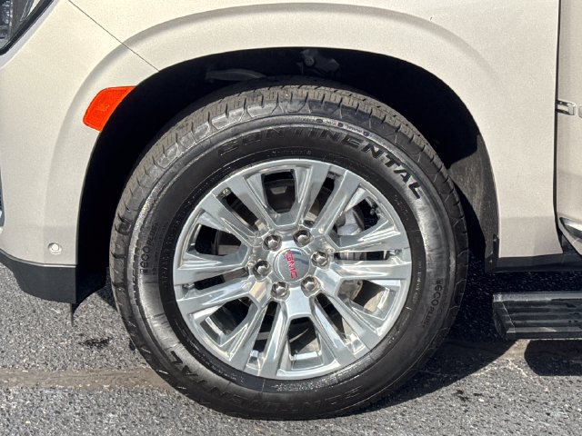 Used 2024 GMC Yukon Denali w/ Advanced Technology Package AWD/4WD image 29