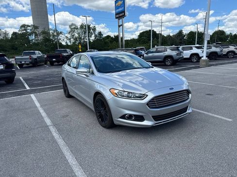 Used 2016 Ford Fusion SE w/ Equipment Group 202A FWD image 7