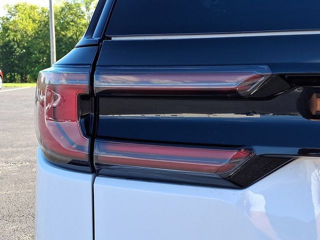Used 2026 GMC Acadia Elevation w/ Elevation Premium Package AWD/4WD image 8