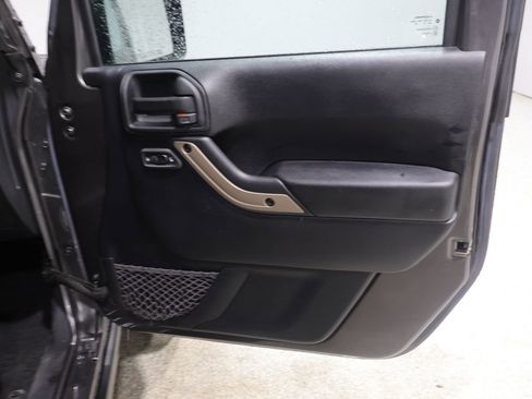 Used 2016 Jeep Wrangler Unlimited Sahara AWD/4WD image 22