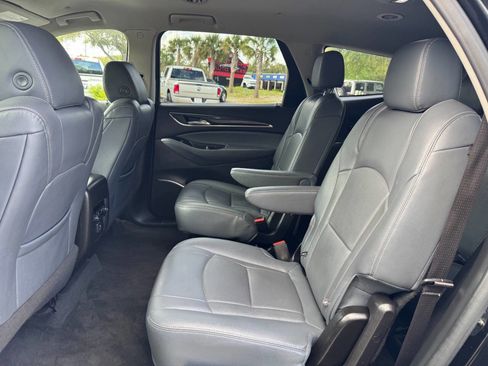 Used 2020 Buick Enclave Essence image 12