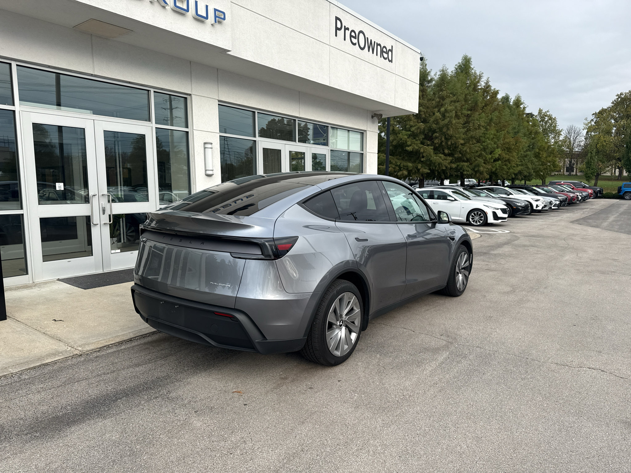 Used 2026 Tesla Model Y Long Range AWD/4WD image 3