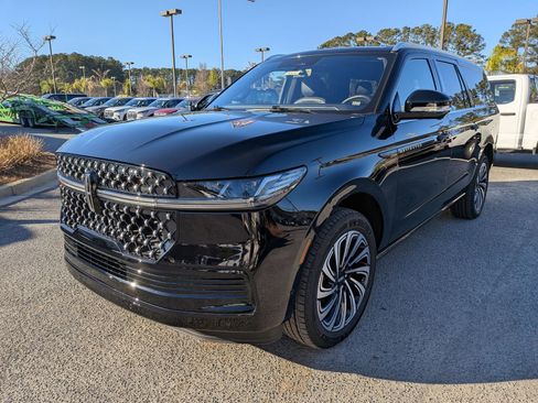 Certified 2025 Lincoln Navigator L Black Label image 9