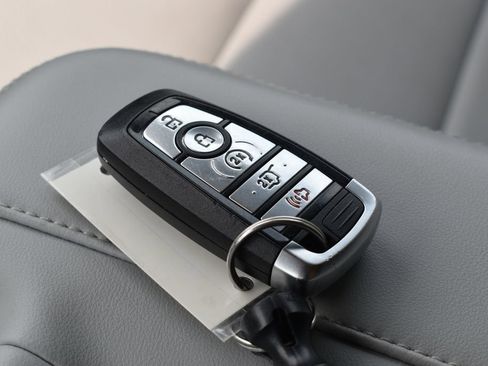 Used 2025 Ford Expedition Max Platinum AWD/4WD image 13