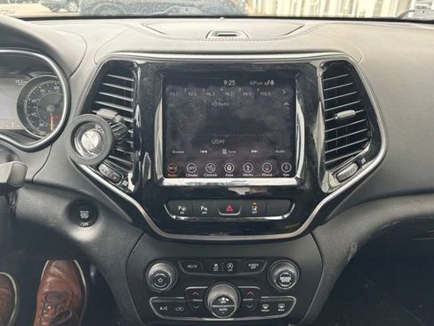 Used 2019 Jeep Cherokee Overland w/ Technology Group AWD/4WD image 10