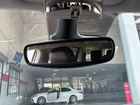 Used 2023 Chrysler Pacifica Touring-L FWD image 22