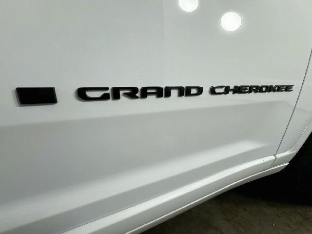 Used 2025 Jeep Grand Cherokee Summit w/ Obsidian Package AWD/4WD image 41