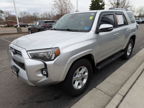 Used 2022 Toyota 4Runner SR5 Premium w/ Moonroof Package image 4