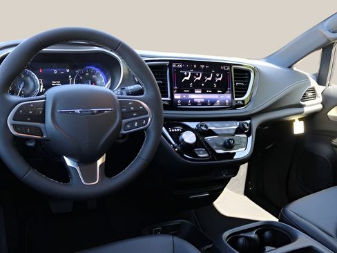 New 2026 Chrysler Pacifica Select FWD image 13