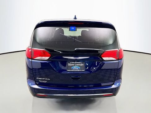 Used 2018 Chrysler Pacifica Touring Plus w/ Tire & Wheel Group FWD image 6