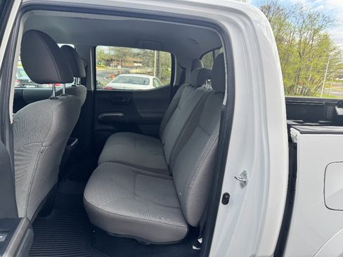 Used 2023 Toyota Tacoma SR5 w/ Technology Package AWD/4WD image 9