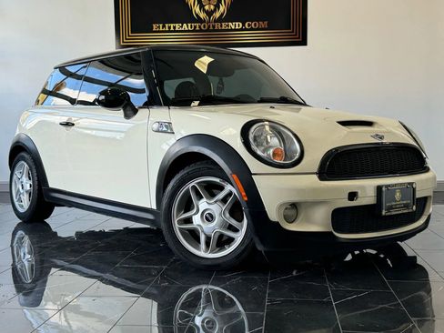 Used 2010 MINI Cooper S image 1