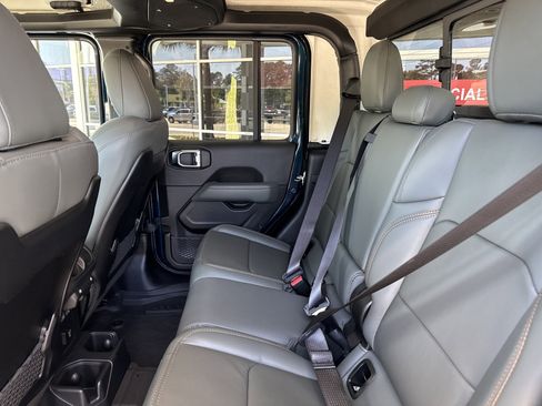 Used 2025 Jeep Gladiator Mojave w/ Safety Group image 29