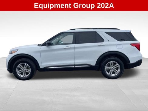 Used 2023 Ford Explorer XLT w/ Equipment Group 202A AWD/4WD image 2