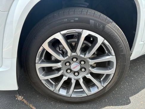 Used 2023 GMC Acadia Denali w/ Denali Ultimate Package FWD image 18