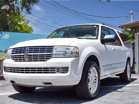 Used 2014 Lincoln Navigator L 2WD image 1