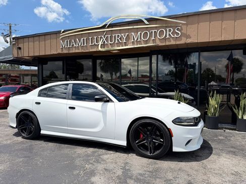 Used 2018 Dodge Charger R/T Scat Pack RWD image 1