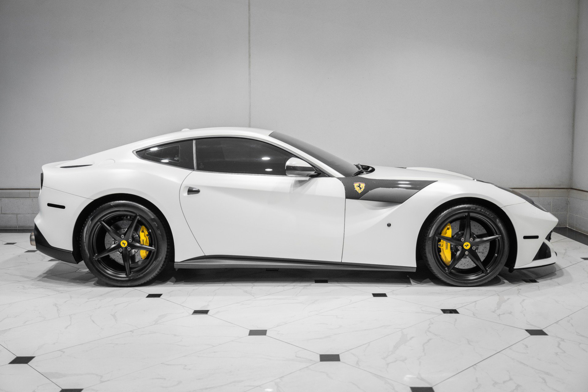 Used 2017 Ferrari F12 Berlinetta RWD image 6