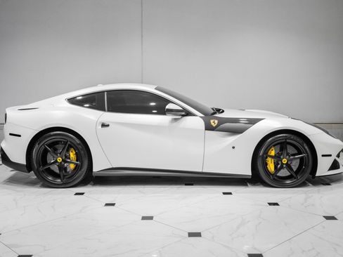 Used 2017 Ferrari F12 Berlinetta RWD image 6