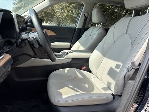 Used 2024 Toyota Grand Highlander AWD image 13