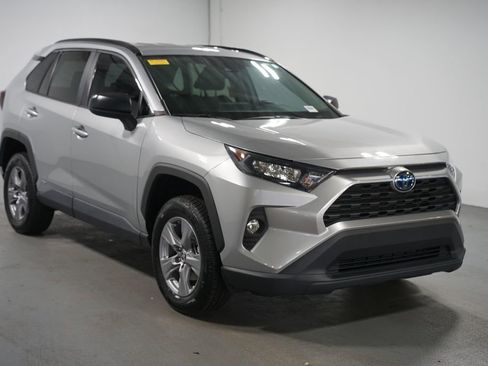 Certified 2022 Toyota RAV4 LE image 3