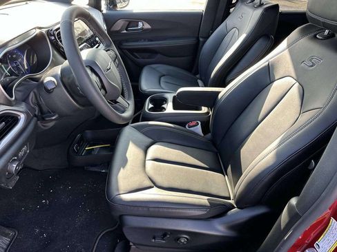New 2026 Chrysler Pacifica Select image 7