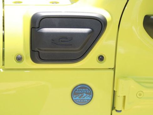Used 2023 Jeep Wrangler Unlimited w/ Cold Weather Group AWD/4WD image 9