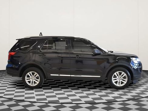 Used 2018 Ford Explorer XLT AWD/4WD image 1