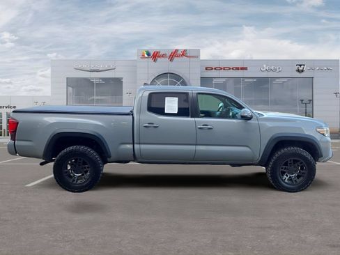 Used 2019 Toyota Tacoma TRD Off-Road w/ Technology Package AWD/4WD image 6