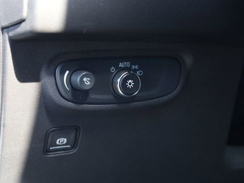 Used 2024 GMC Terrain SLE image 12