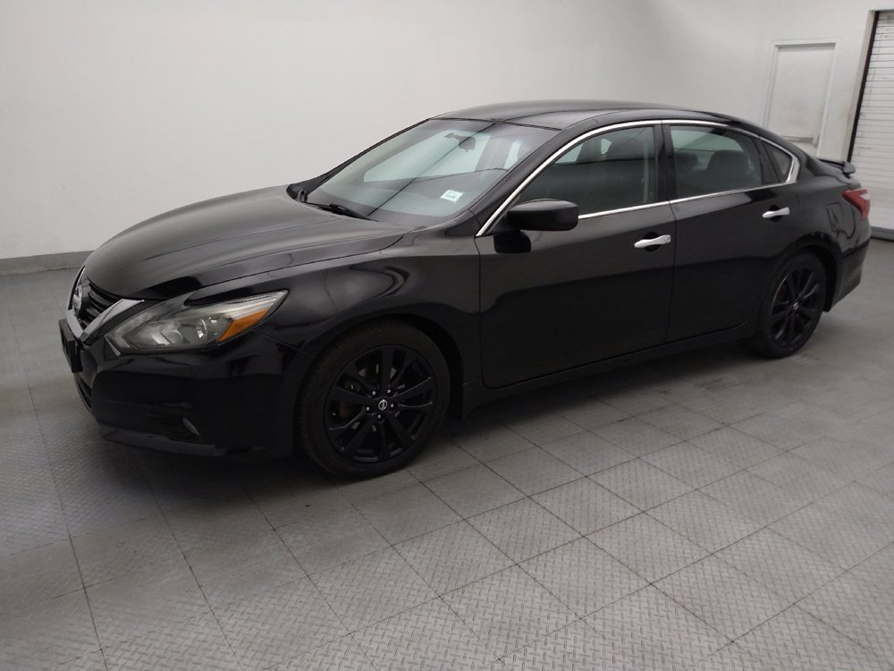 Used 2017 Nissan Altima 2.5 SR w/ Midnight Edition Package FWD image 2