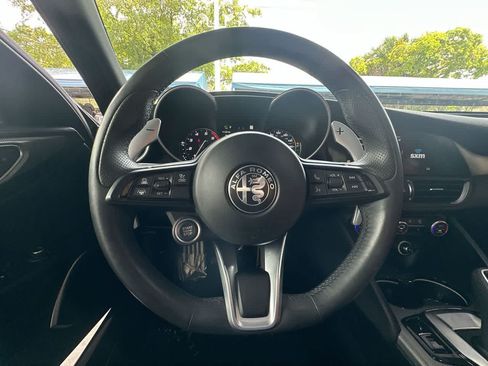 Used 2022 Alfa Romeo Giulia Veloce RWD image 15