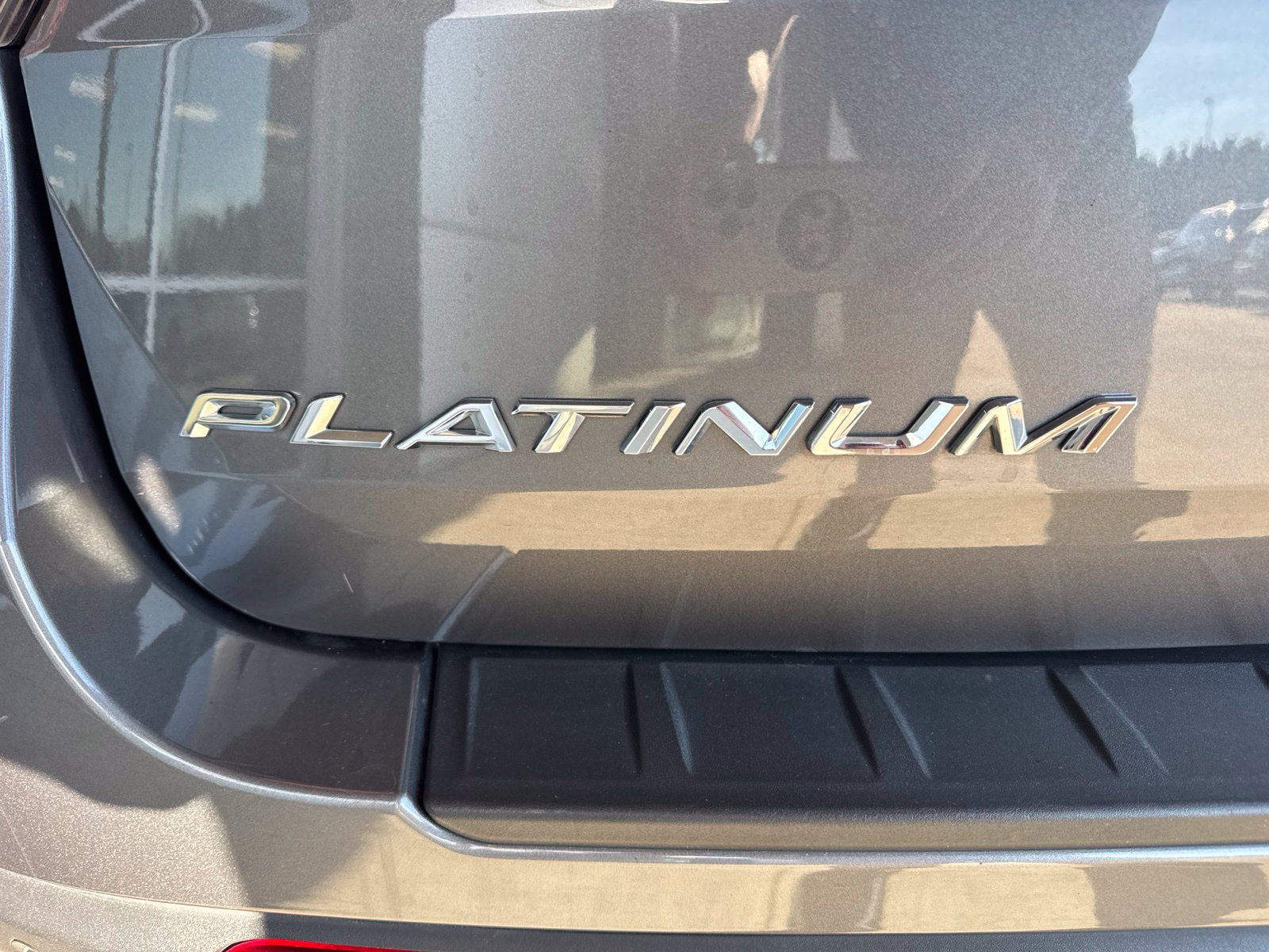 Certified 2025 Ford Explorer Platinum w/ Ultimate Package AWD/4WD image 15