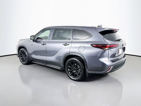 Used 2025 Toyota Highlander XLE image 7