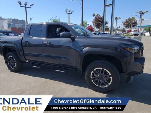 Used 2025 Toyota Tacoma TRD Sport RWD image 2